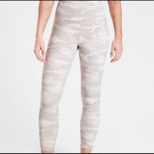 Athleta Elation Camo 7/8 Tight Size S